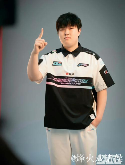 WBG分享Elk德杯幕后花絮：Bin这身搭配太帅了